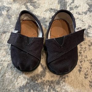 Black Baby Toms. Size 4.